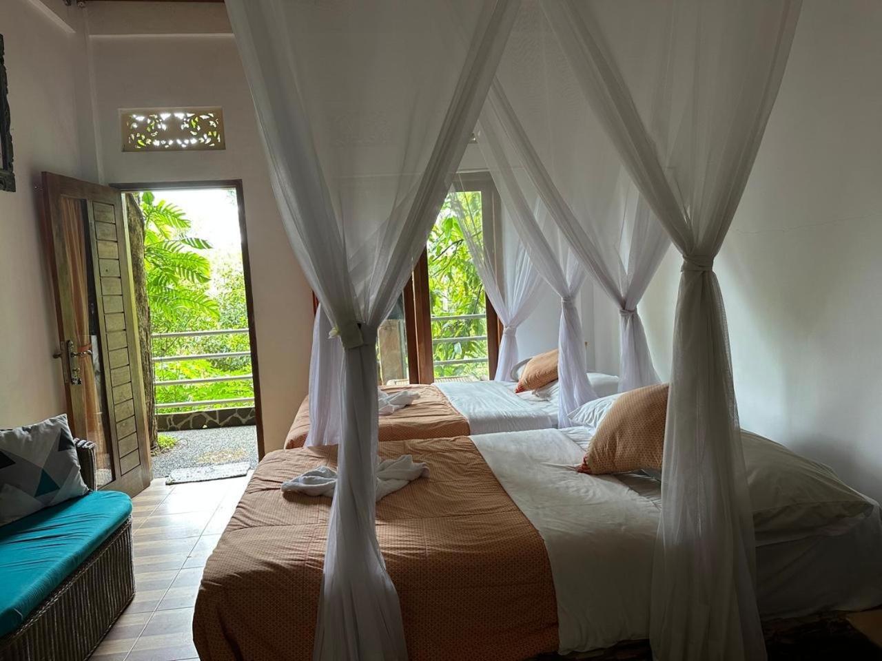 Omunity Bali Hotel Singaraja  Exterior photo