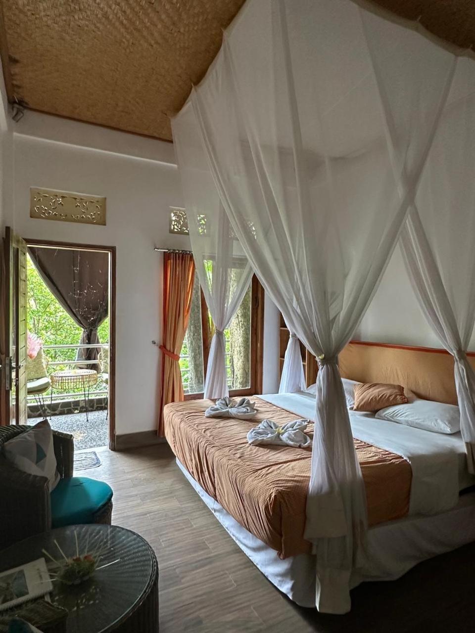 Omunity Bali Hotel Singaraja  Exterior photo