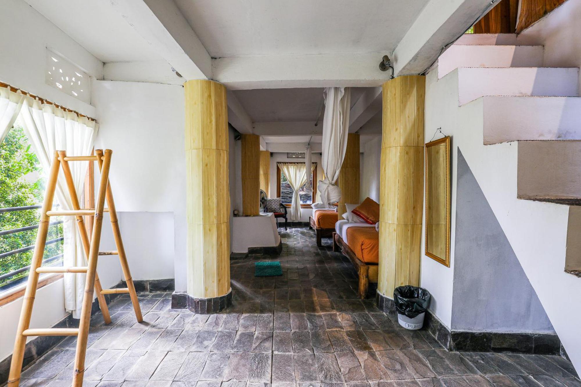 Omunity Bali Hotel Singaraja  Exterior photo