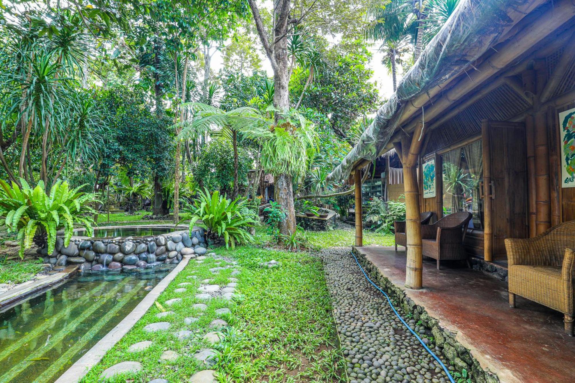Omunity Bali Hotel Singaraja  Exterior photo