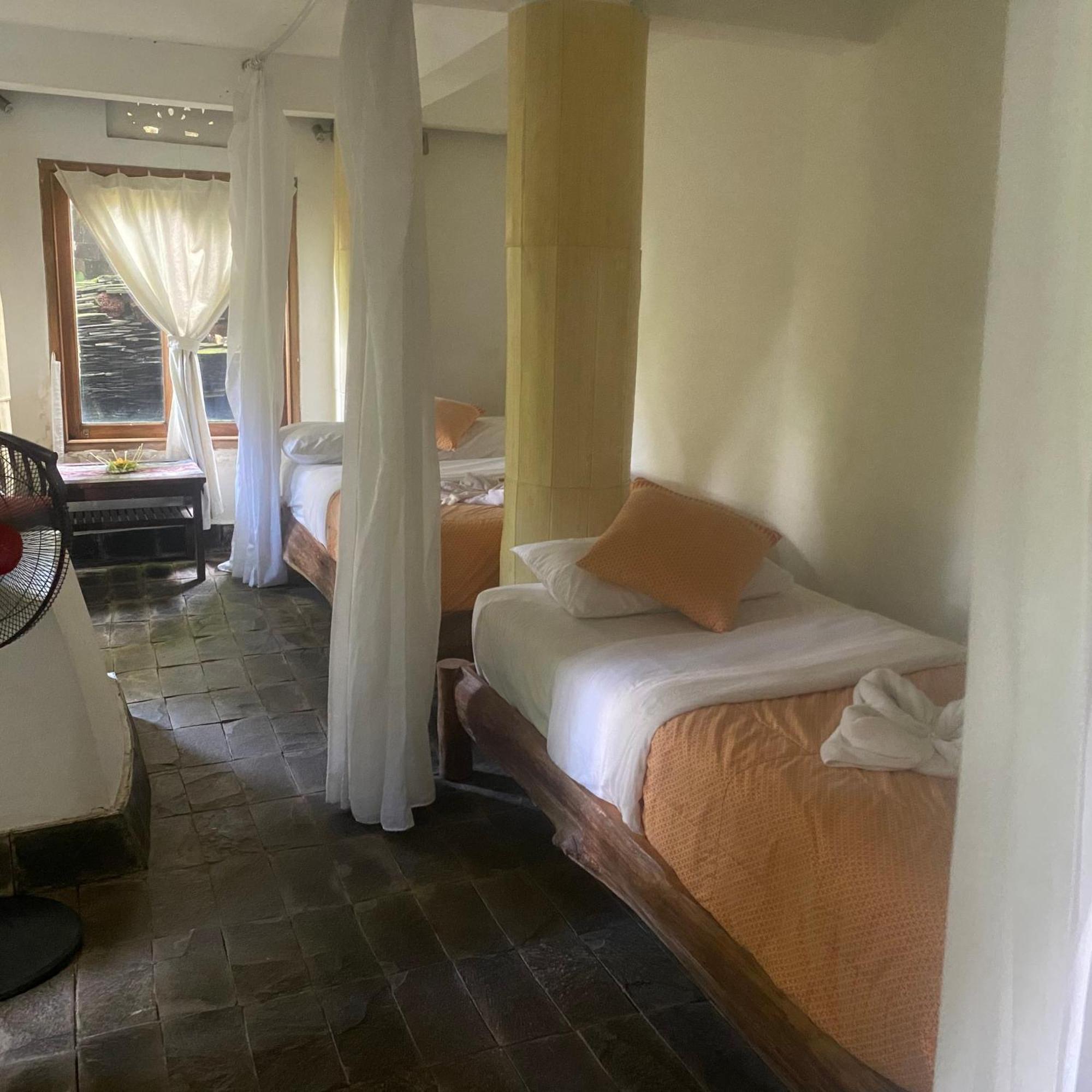 Omunity Bali Hotel Singaraja  Exterior photo