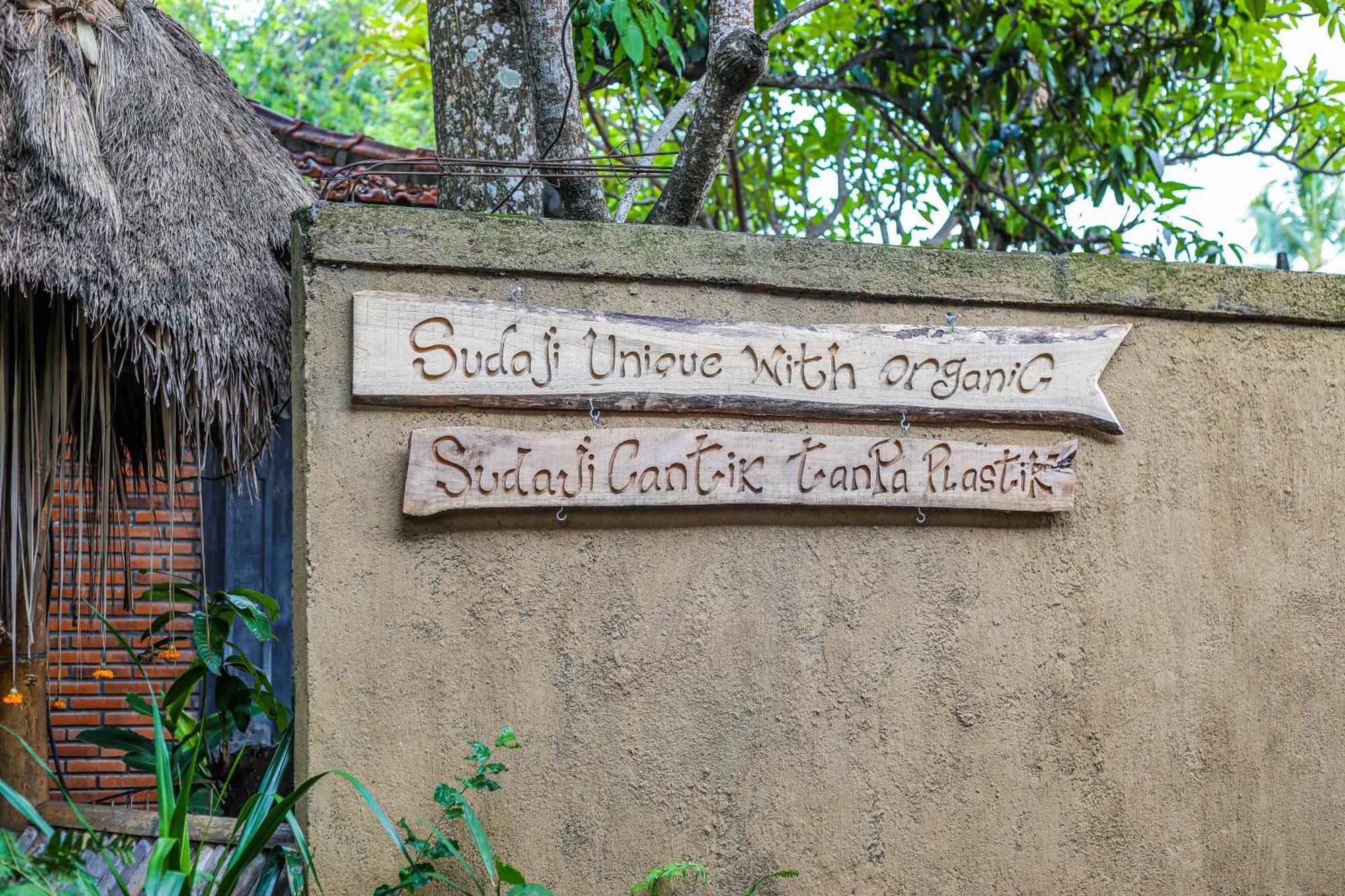 Omunity Bali Hotel Singaraja  Exterior photo
