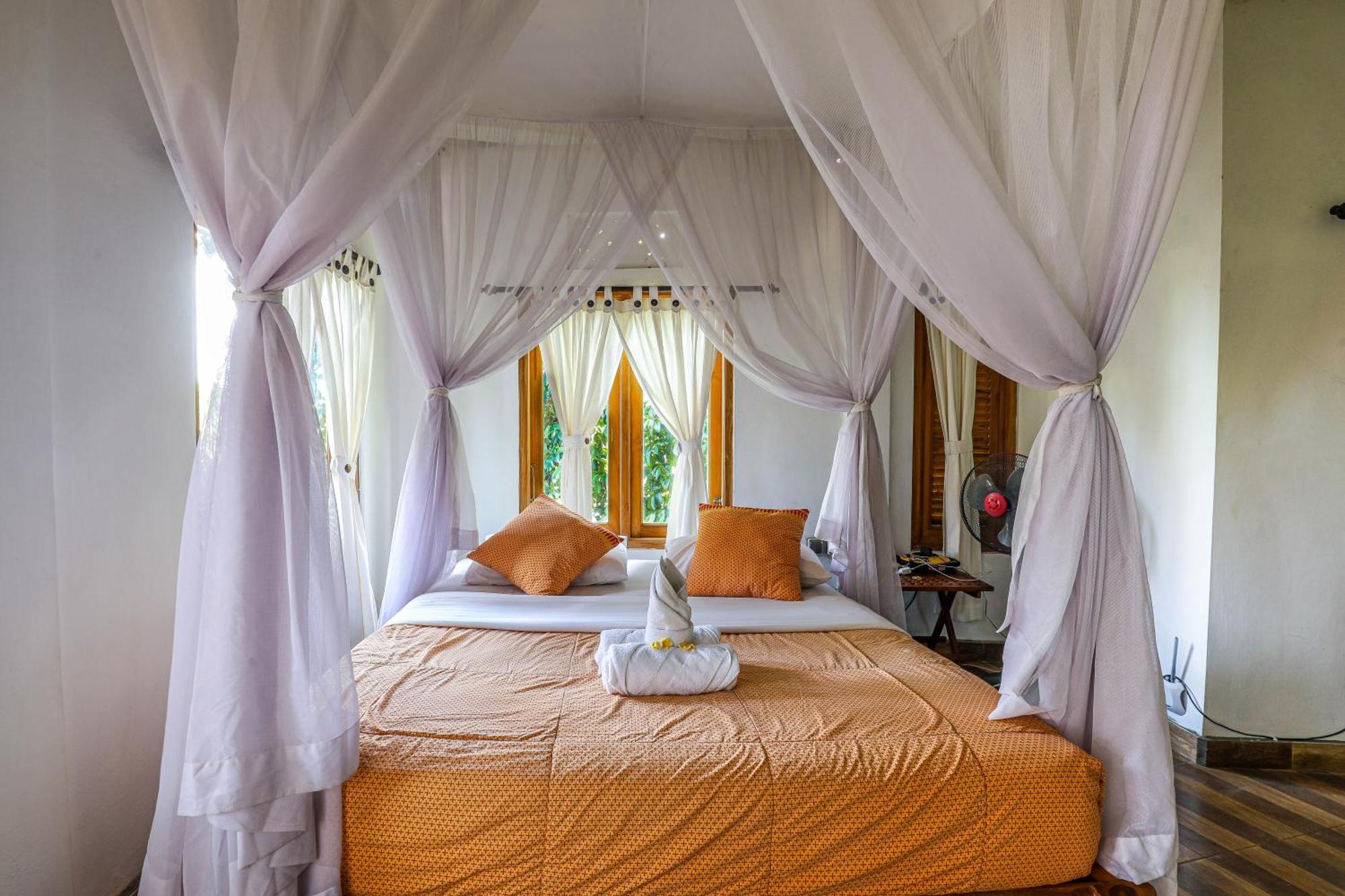 Omunity Bali Hotel Singaraja  Exterior photo