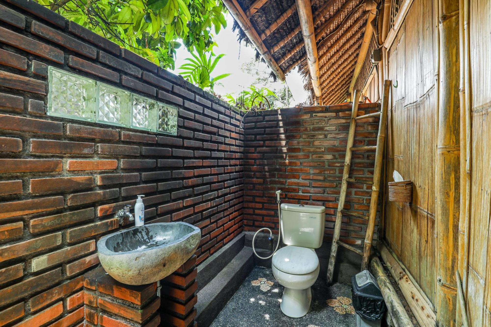 Omunity Bali Hotel Singaraja  Exterior photo
