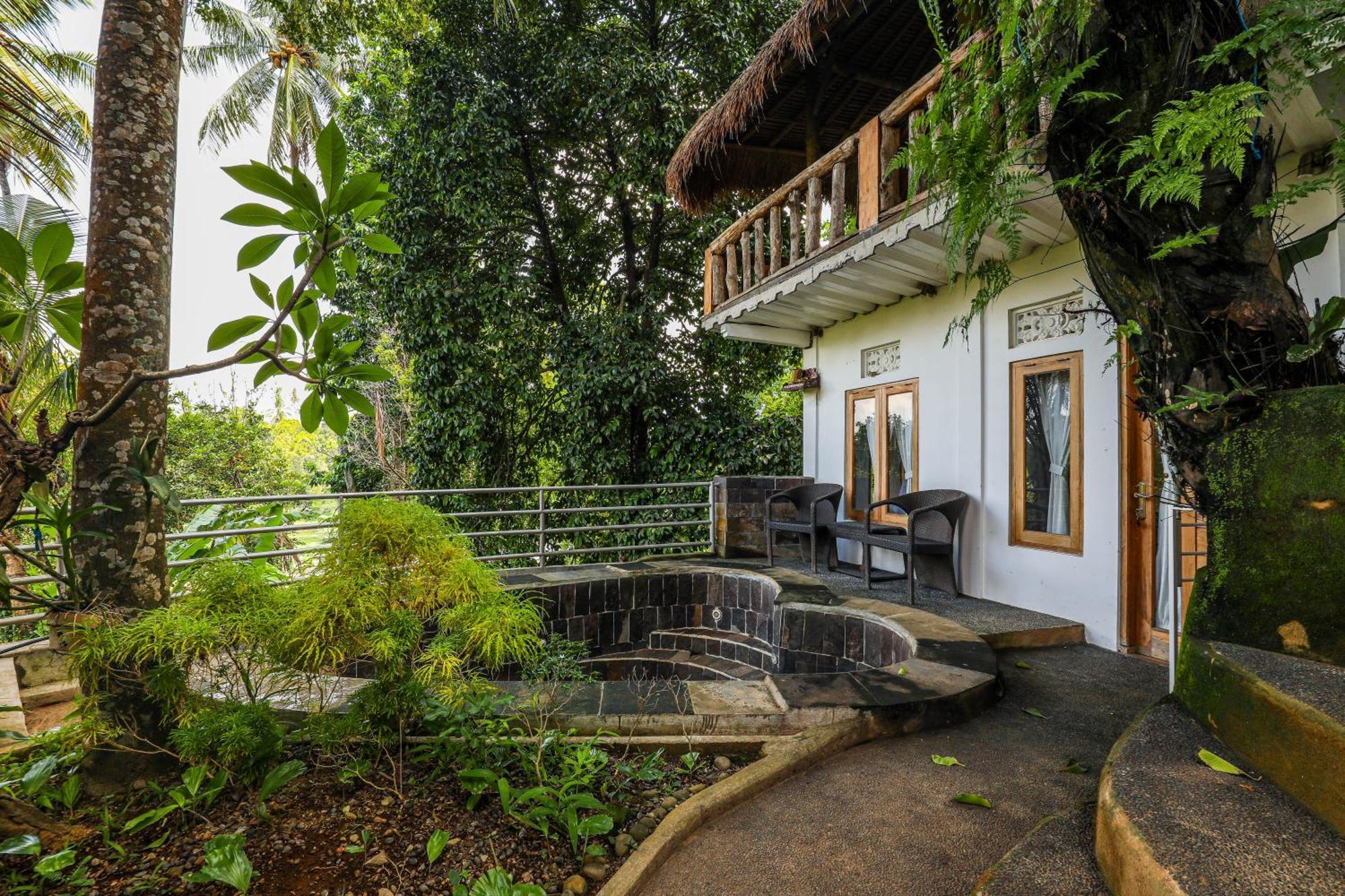 Omunity Bali Hotel Singaraja  Exterior photo