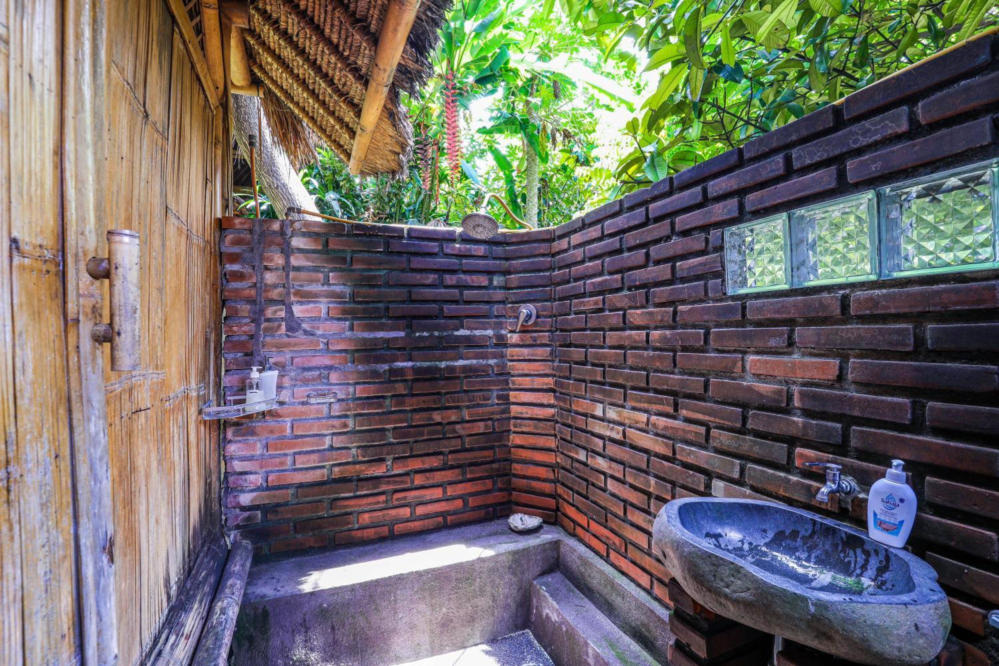 Omunity Bali Hotel Singaraja  Exterior photo