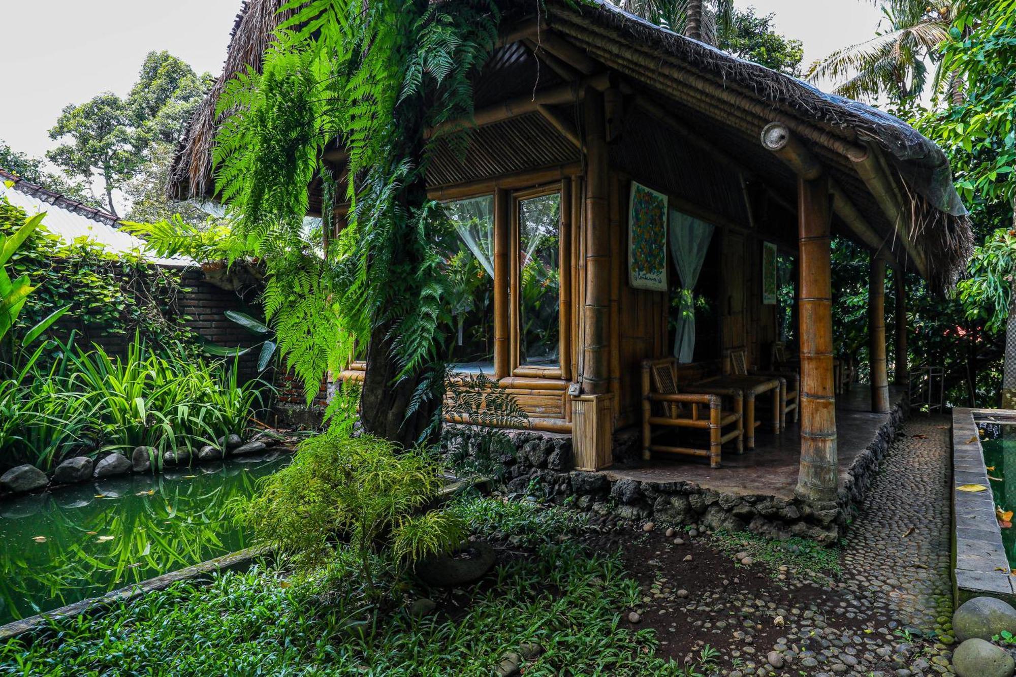 Omunity Bali Hotel Singaraja  Exterior photo