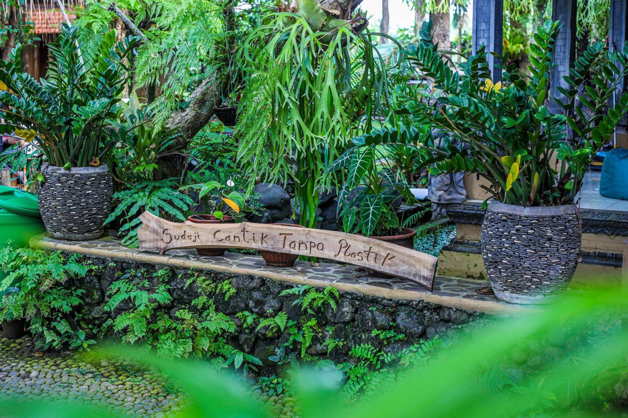 Omunity Bali Hotel Singaraja  Exterior photo