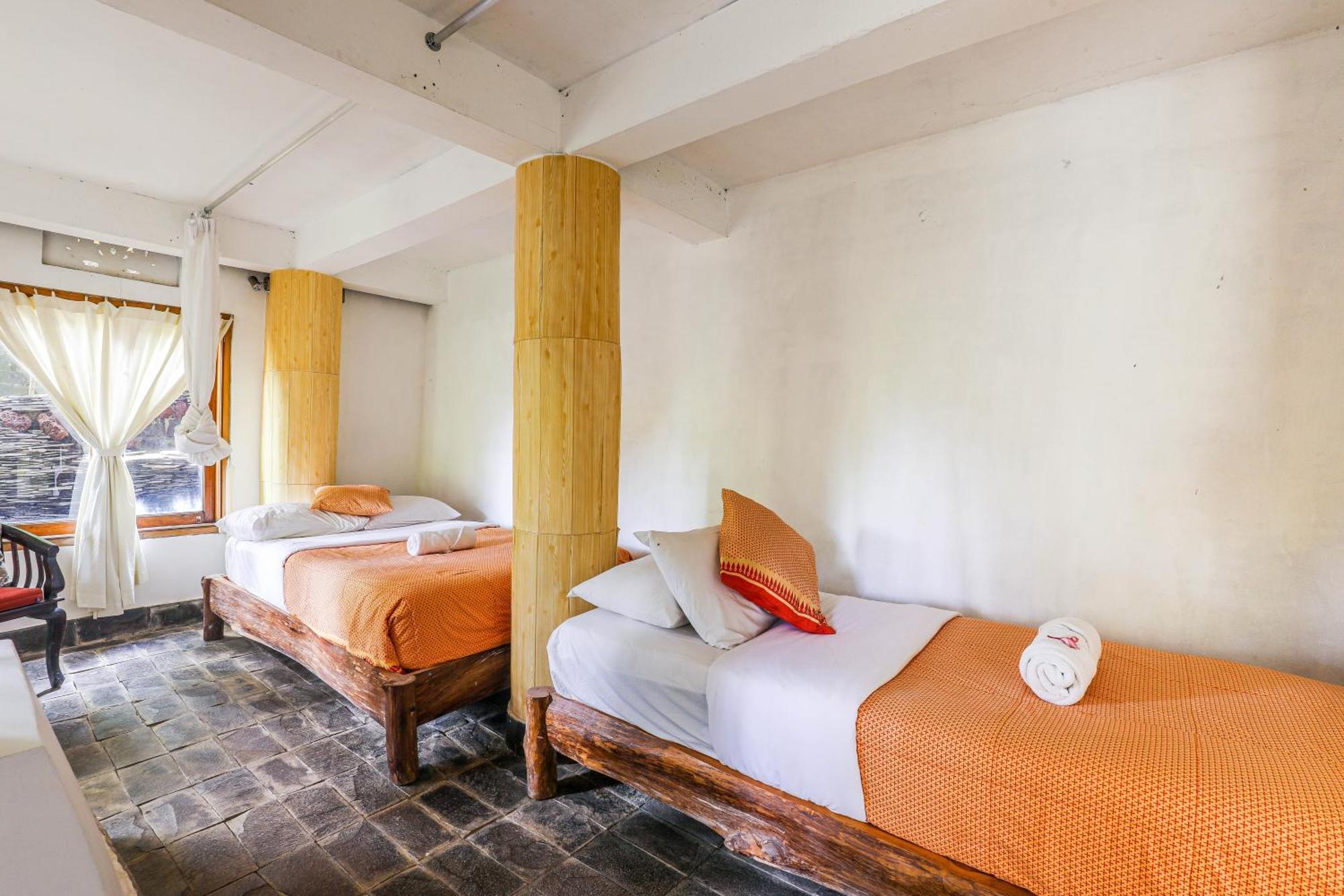 Omunity Bali Hotel Singaraja  Exterior photo