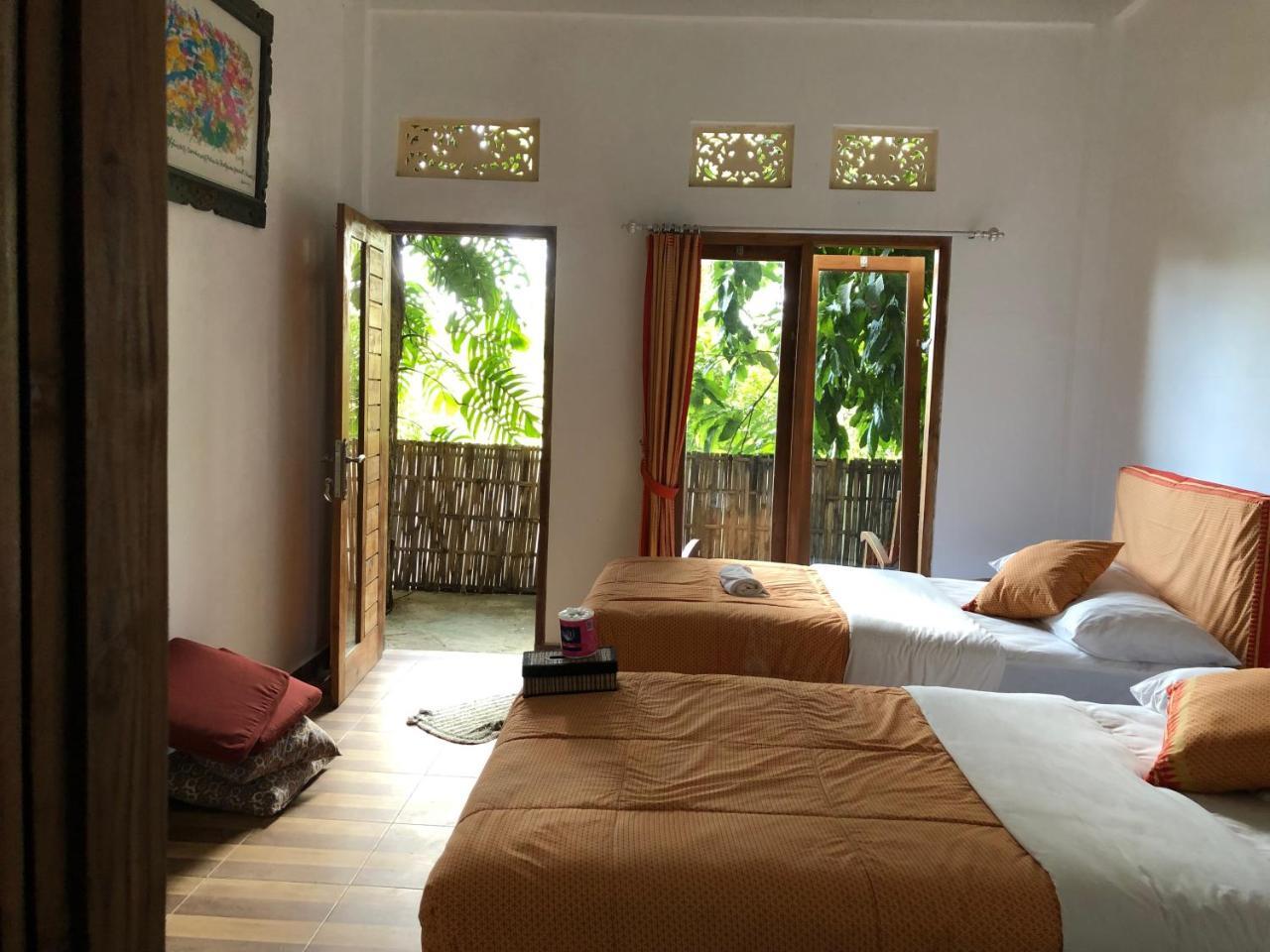 Omunity Bali Hotel Singaraja  Exterior photo